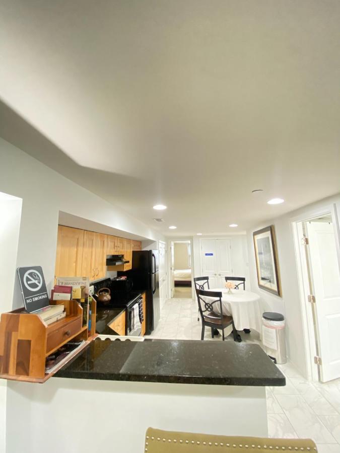 Lovely Remodeled 2Bdrm Basement Home Washington Exterior photo